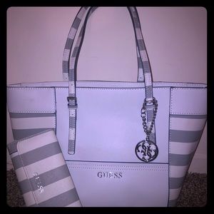 Guess purse/ Wallet